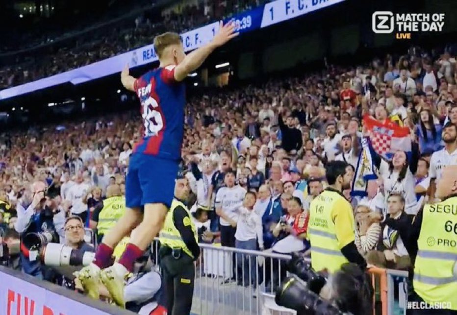 DrMadridista's tweet photo. اعكس الصورة كدا ..

حط فينيسيوس مكان الواد دا في المونتجويك او الكامب نو، يحتفل بالشكل دا قدام الجمهور !

كنت هتلاقي نفس الاشكال اللي بتعيط دلوقتي من تويته فينيسيوس بتقولك ازاااااي هو مستفز كدا ! دا بيستفز الجمهور و يستاهل العنصرية ! 🥹

دلوقتي عشان فينيسيوس عمل (😂) على تويته بتتريق على الواد دا، بقا مستفر برضو ومعندوش اخلاق ويستاهل العنصريه !

نفسي جمهور برشلونة يبطل يبيع لينا كومبو الثورية و الاخل��ق والظلم عشان شكلهم بيبقا معفن لما المواقف تتبدل.