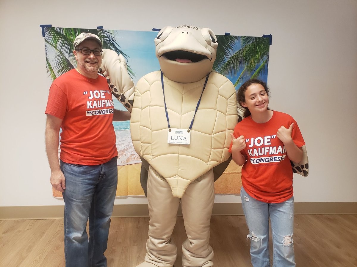 Talking to voters and having fun with my daughter at the Gumbo Limbo Nature Center exhibit in #Boca. Who doesn't love #SeaTurtles?! I'm a #UMD Terrapin myself. #FearTheTurtle! KaufmanForCongress.com