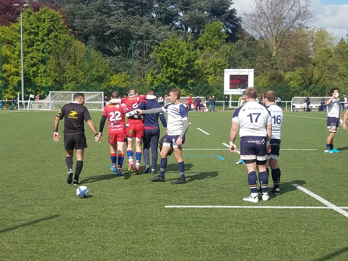 Présent pour soutenir l'équipe #AntonyMétro92
Malgré la défaite, l'équipe du #sud92 a fait preuve de #solidarité &amp; d'#engagement
👏 <a href="/rugbyversailles/">Rugby Club Versailles</a> pour sa victoire
🙏 aux joueurs &amp; aux supporters pour la qualité du spectacle
🤕 un prompt rétablissement aux joueurs blessés
🏉👇