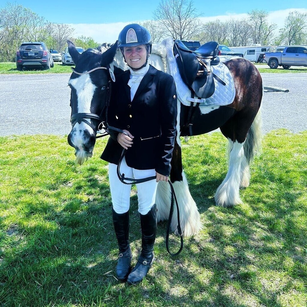 Congrats!!👏🏼 Photo from @thefluffyeventer • 'First Recognized First Level is in the books! Dressage FLARF was quite a good boy today! ✨ 👑 ☁️' #thefluffyeventer #kingarthur #gypsyvanner #gypsycob #gypsyhorse #gypsy #cob #vanner #tinker #irishcob #iri… instagr.am/p/C6Co2OvsPSL/