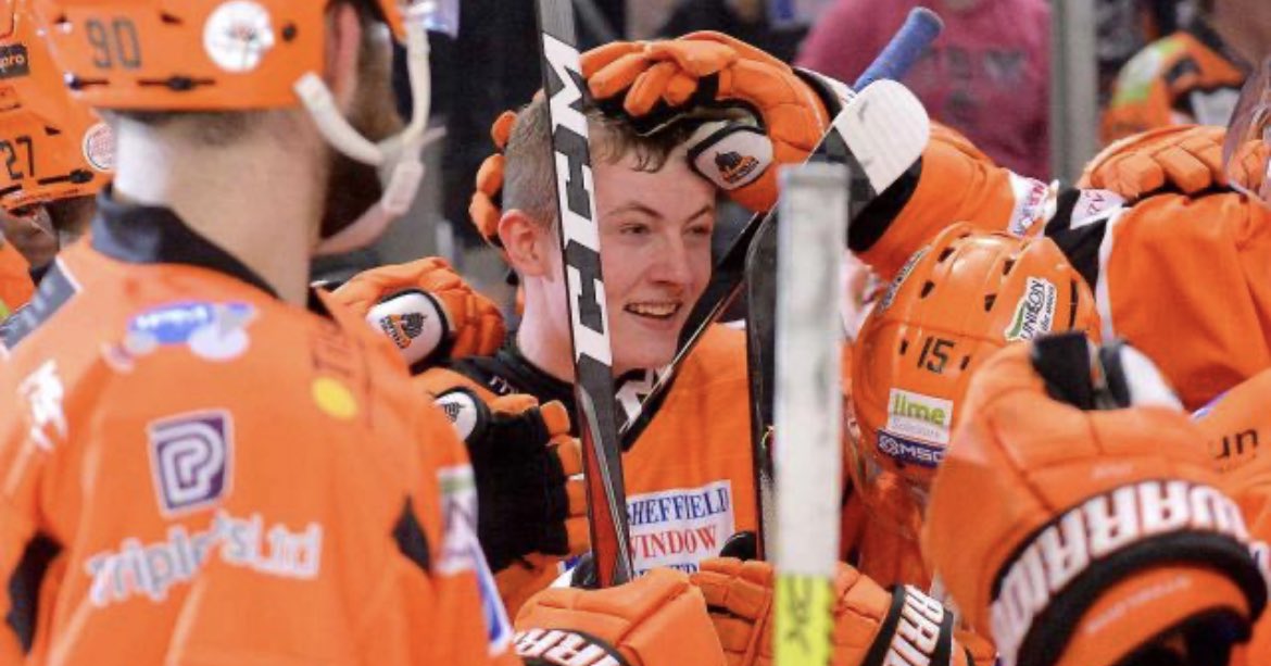 faithsmith2608's tweet photo. A moment for our beautiful boys who couldn’t be there today 🧡 https://t.co/mbUxyfQkTw