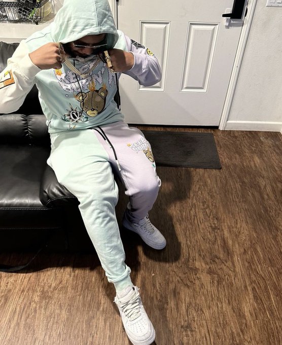 Think I'ma clit cuz these niqqas rubbing me the wrong way. https://t.co/2hfXLCEDOE