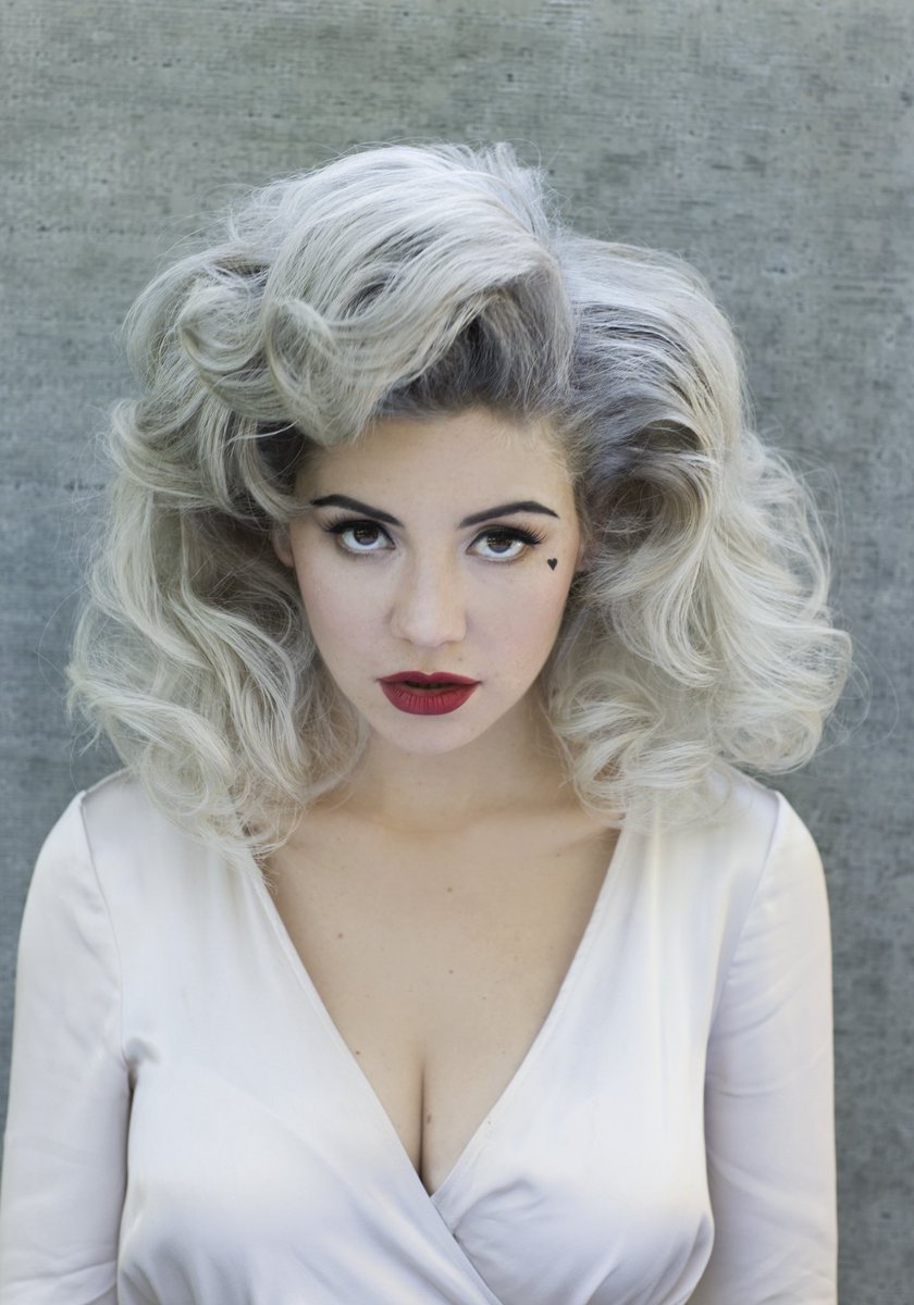 NationOfMarina's tweet photo. What is your favorite song on Electra Heart? https://t.co/MOK3ftF2yN