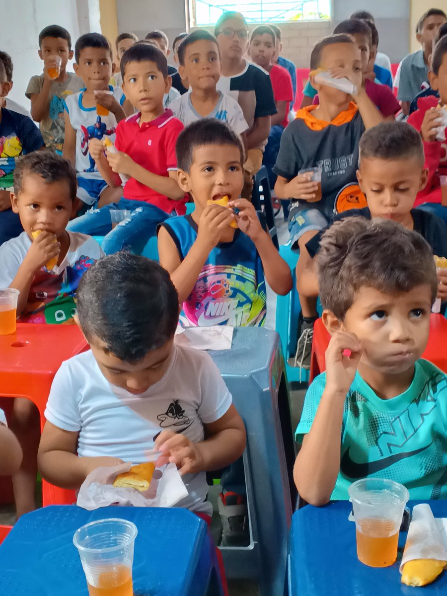 Gracias a Dios y a las personas que creen en la labor social de la Fundación Esperanza de Vida ❤️, logramos atender 104 niños en la celebración del Aniversario número 7 ❤️❤️❤️ #ayudanosaayudar @AnonMundial @arpacuatros