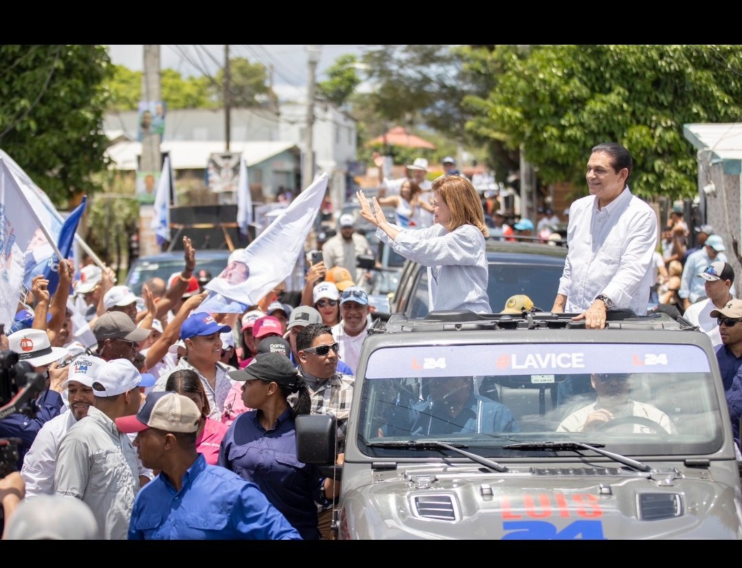 #DanielGana fácil la senaduría de Santiago, hoy la ciudad corazón se estremeció en apoyo a Daniel Rivera, quien estuvo acompañado de la Vice Pte <a href="/RaquelPenaVice/">Raquel Peña</a> 

#ElCambioSigue