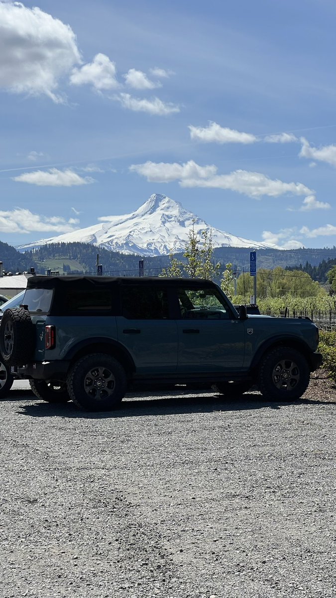 It was pretty in Hood River today. Glad I got the dusty boxy horse cleaned up yesterday.