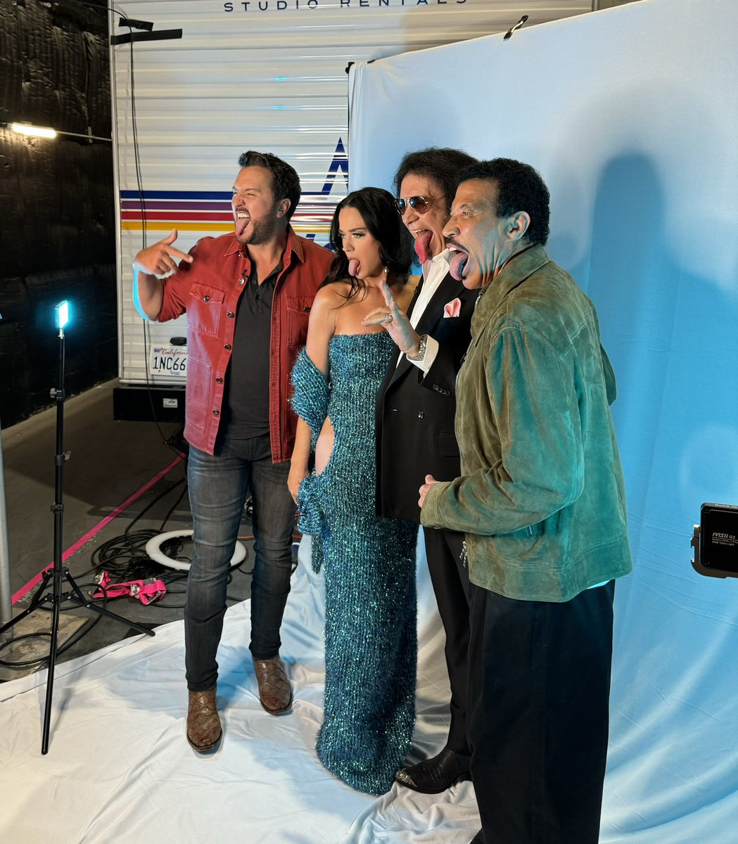 lukebryan's tweet photo. When @genesimmons joins the crew #idol https://t.co/tDnRojqd5O
