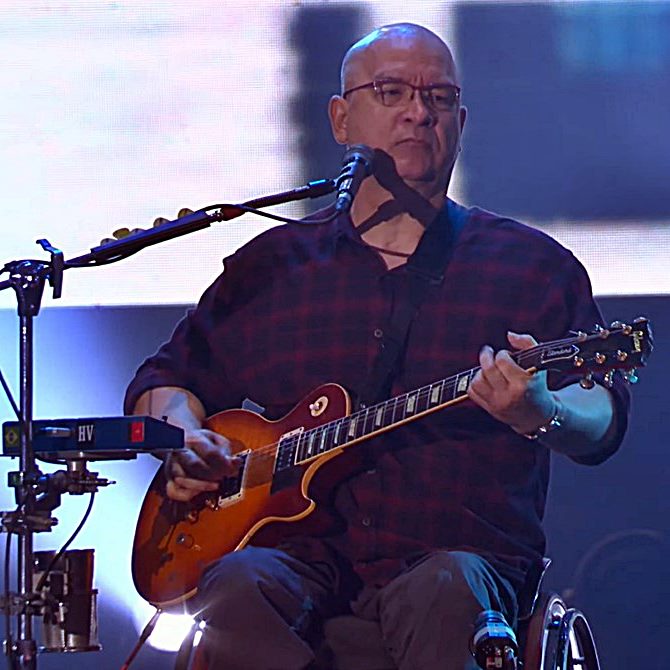 Hoje, Herbert Vianna faz 63 anos. O vocalista e guitarrista se consagrou como líder e principal compositor dos Paralamas do Sucesso, uma das grandes bandas de rock do Brasil. Também lançou uma série de álbuns em carreira solo. Qual a sua música favorita dos Paralamas?