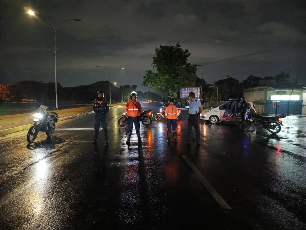 #Aragua #21abr 10pm fuga de GLP (gas licuado del petróleo) en la estación de servicio al lado del SAIME Av. Universidad Ya controlado @pcmbi en el sitio