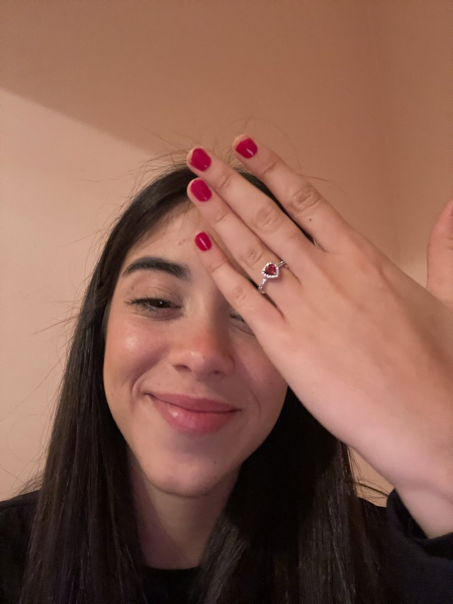 hace mucho que no subo nada aquí pero esto lo ha merecido🥹💍🤍 gané en la vida chicas