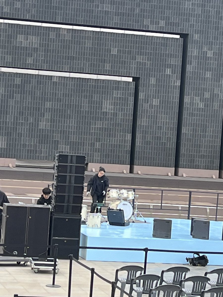 mikanidoie's tweet photo. There’s a live band set up oh my gosh it’s getting realllllllll 😭😭

#DOYOUNG #도영 #청춘의포말
#DOYOUNG_청춘의포말
#DOYOUNG_청춘의포말_YOUTH https://t.co/p4TJwqUvLE