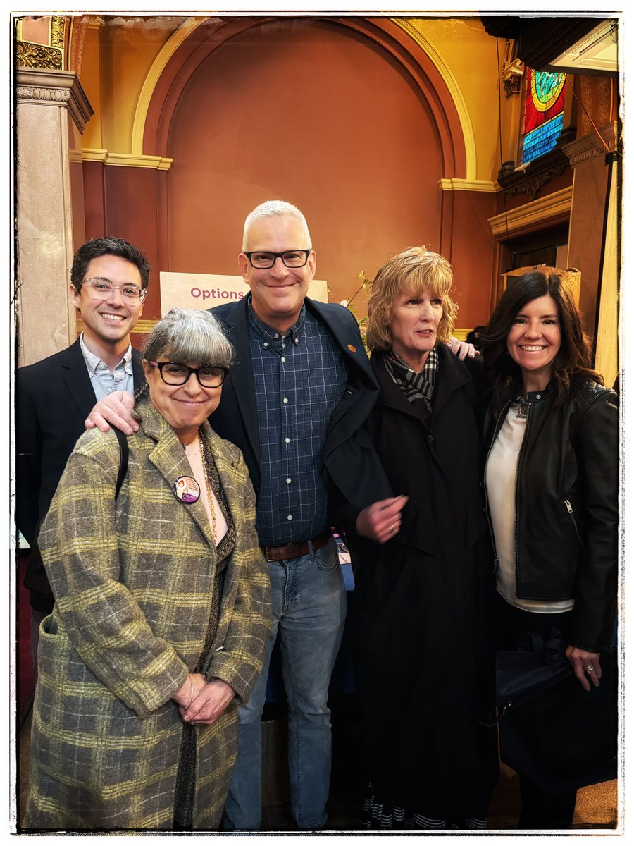 Felt the power of community in the Annual Candlelight Vigil this year with great colleagues from @SafeHorizon @SFFNY @ManhattanDA @BrooklynDA @URI_NYC @nysovs @cvtcnyc @BronxDAClark @TheJHF @NewYorkStateAG and many others.