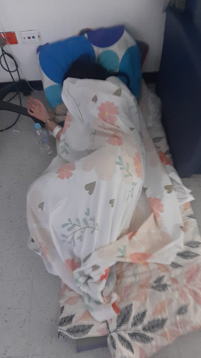 molicifuentes's tweet image. Por favor SOS @Supersalud mi prima Dashell Marles Sepulveda se encuentra en la #clínicaVersalles con un cuadro de dengue hemorrágico, comprometido el hígado, líquido en un pulmón y plaquetas en 75, no le han asignado habitación y se encuentra tirada en el piso recibiendo atención