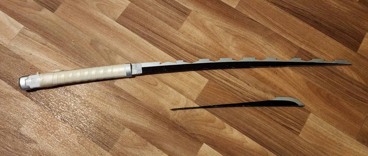 DeStar_Paw's tweet photo. Had an in-character moment and broke one of my swords at today's Demon Slayer photoshoot. https://t.co/jgSXLGHTEA