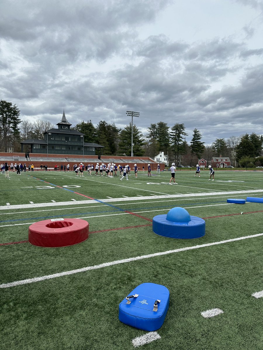 Had an amazing time at Amherst College today! Thank you <a href="/CoachEJMills/">EJ Mills</a> <a href="/CoachMBallard/">Matt Ballard</a> for having me. Looking forward to seeing both of you guys soon at our showcase! <a href="/CoachCDay/">Casey Day</a> <a href="/coachdinofb/">Dan DiNicola</a>