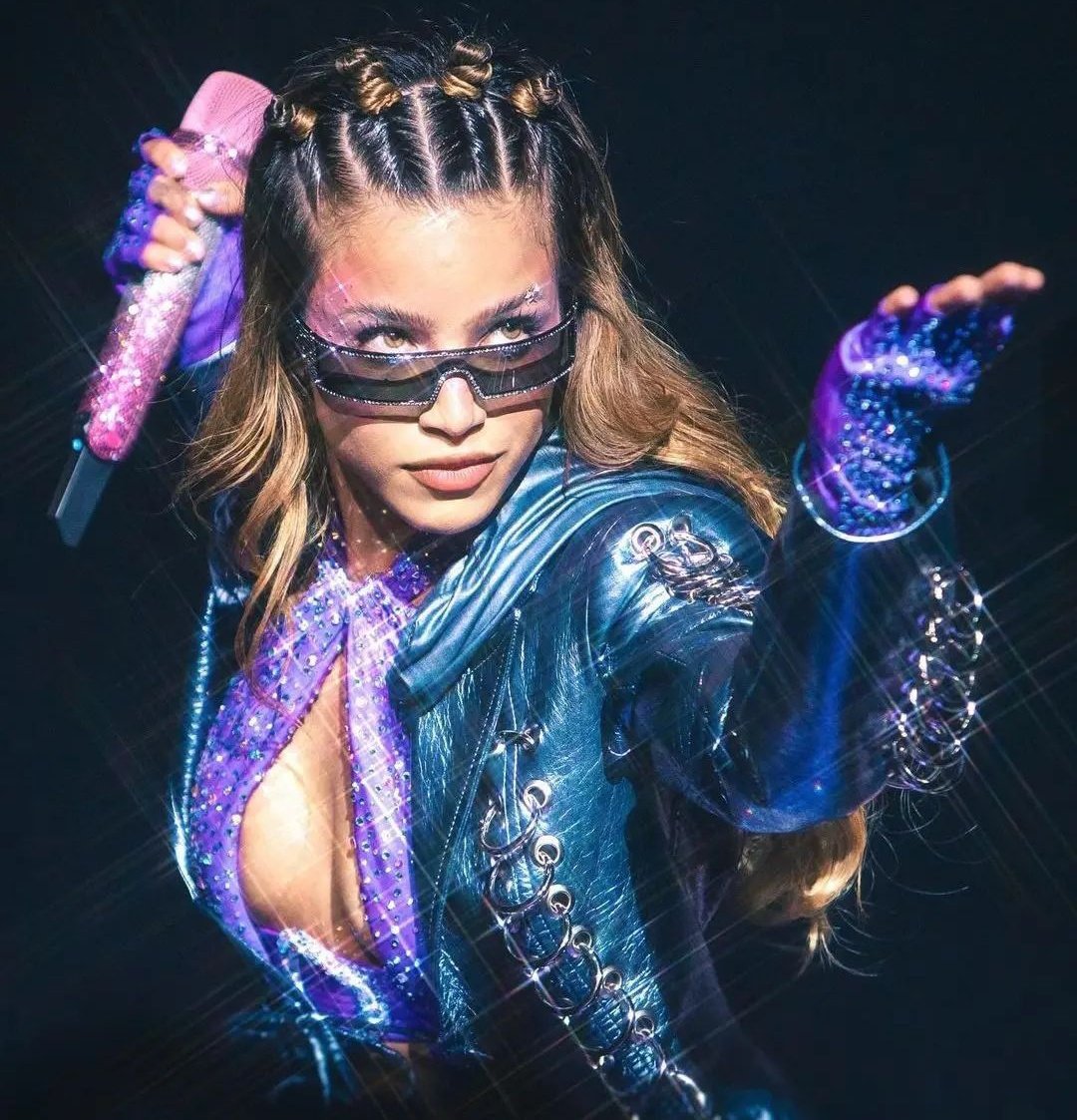 tinigreeicyemi's tweet photo. Mala💜👿💥
PERO☝🏻
Cutie🤍🤗💭
#emimernes #emiliamernes #emimp3 #Mp3Tour https://t.co/jApFuFVB2d