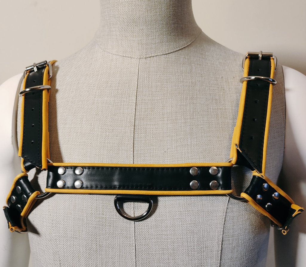 LcdNina's tweet photo. #harness #BearMarket  #body #leatherharness #leatherfetish #leather https://t.co/VSxFnfh521 https://t.co/mDtDasnCYe