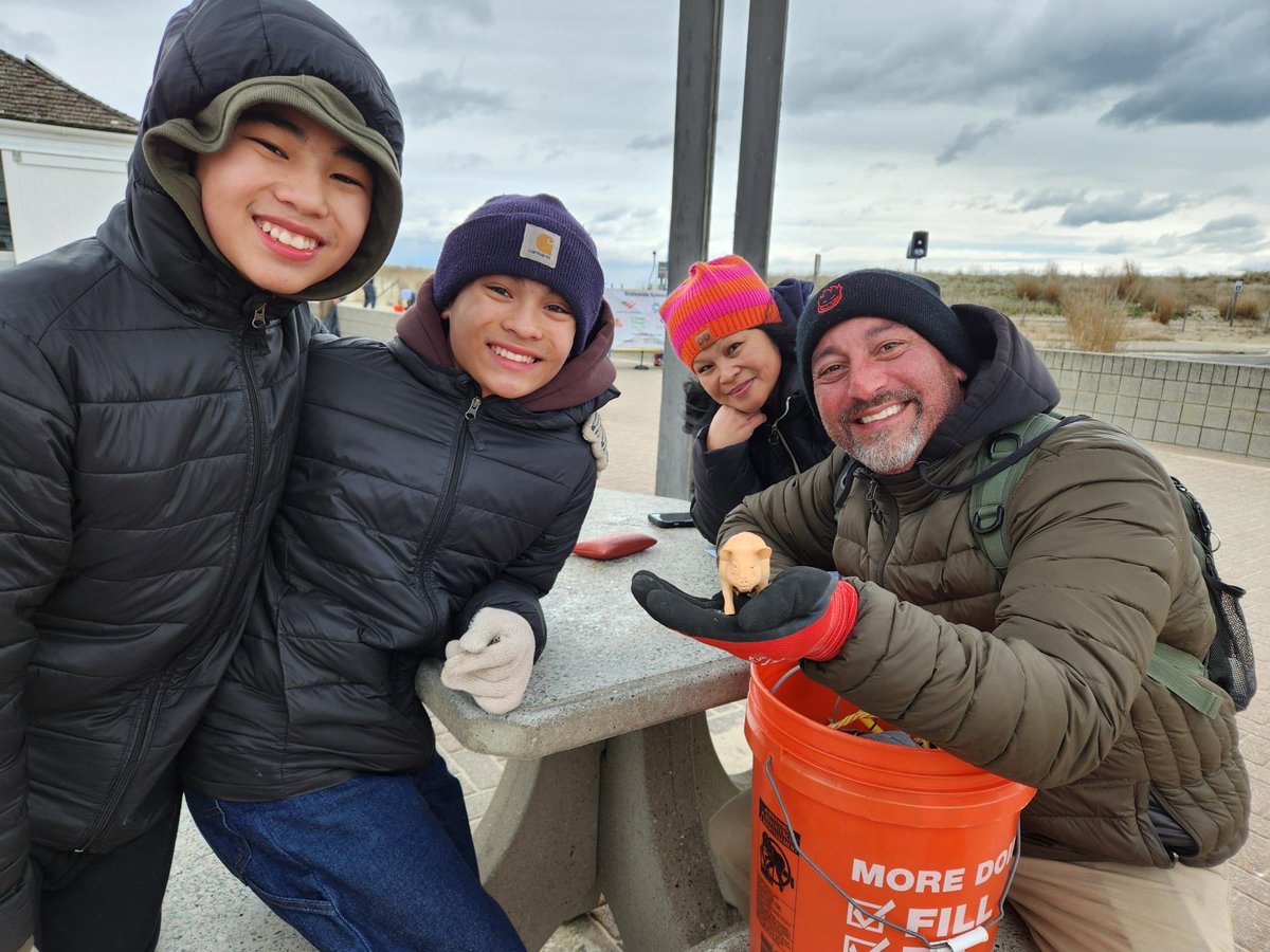 How bad is #ToxicPlastic pollution? ⁦@CleanOcean⁩ Beach Sweeps vols came up w/ a pig on Sandy HookNJ-Tip of #PlasticBerg ⁦@PlasticsBeyond⁩ ⁦@PlasticPollutes⁩ ⁩ ⁦@WasteCounter⁩ ⁦@OurOcean⁩ ⁦@oceana⁩ ⁦@Oceanwire⁩ ⁦@HealthyOceanCo⁩