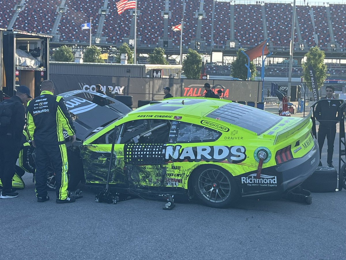 Some of the cars involved in that last-lap crash 1/2 #GEICO500