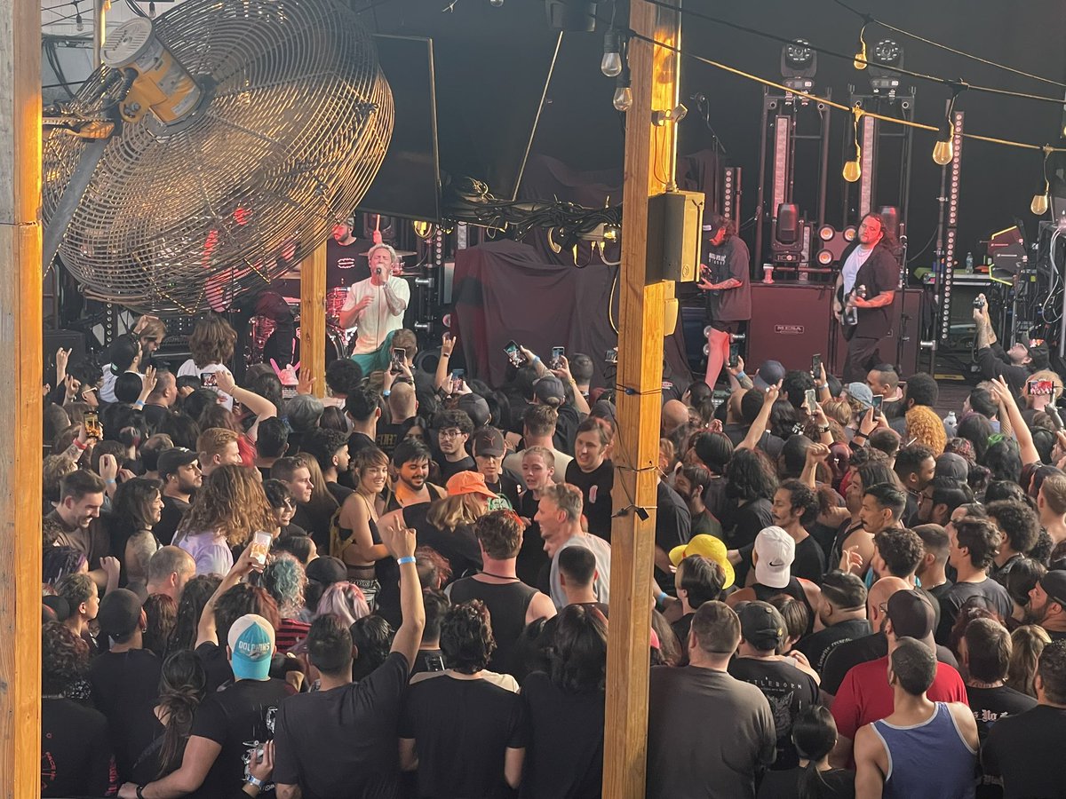 jbean2921's tweet photo. @TheWordAlive let’s goooooo 🤘🏼🤘🏼@RevolutionLive https://t.co/IHRZafsjw9