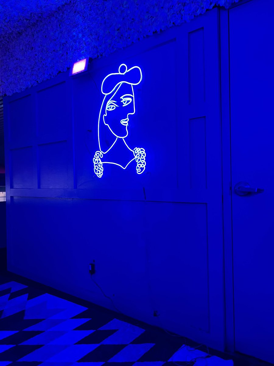javila27's tweet photo. No filter. #NeonGrotto https://t.co/b678yKu8rv