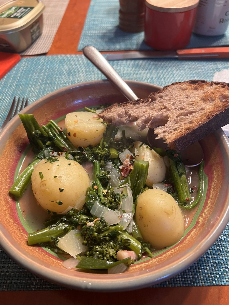 Well this worked out nicely, ragoût of potatoes, lardons and broccolini