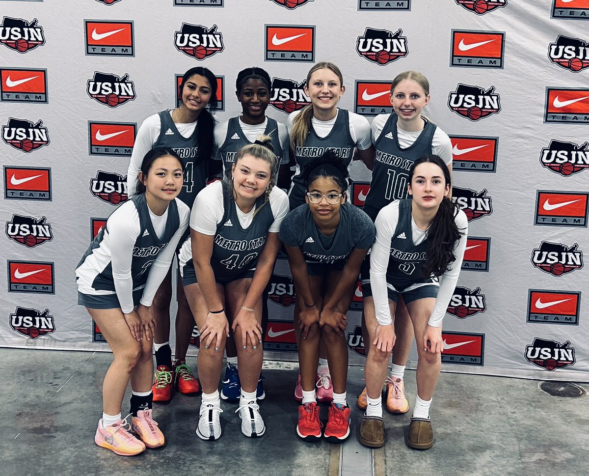 Had an awesome weekend at the Windy City classic In Milwaukee WI!! Took 3rd place in our division. 🏀💚