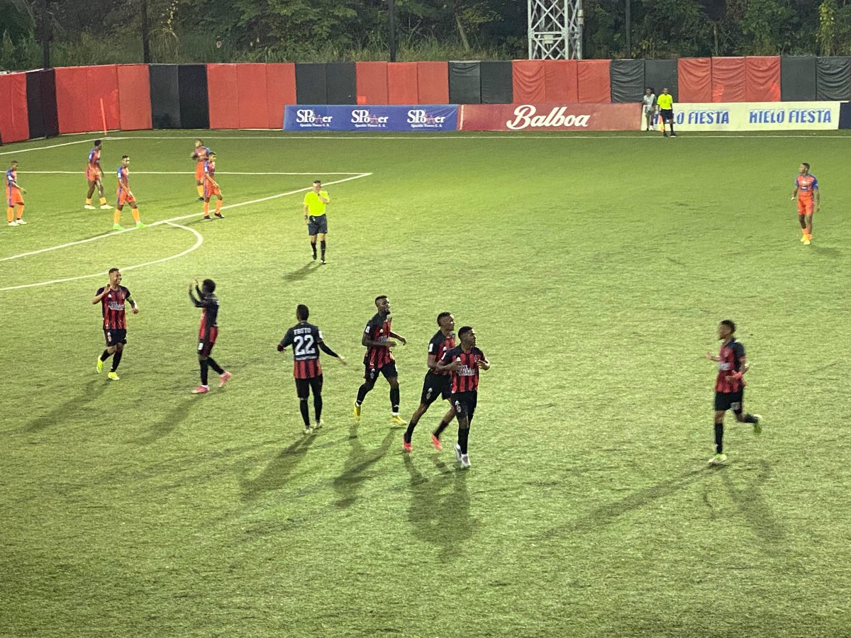 BitacoraPma's tweet photo. 19'⌚️| #LPF ⚽️ | #SSMvsPDE | ¡ GOOOOOOOL del @sportingsmfc !
Axel Mc kenzie abre el marcador tras la gran combinación que tuvo Jameel Lynch para mandar el disparo al fondo de la red.
SSM 1-0 PDE https://t.co/PlkXAzASkN