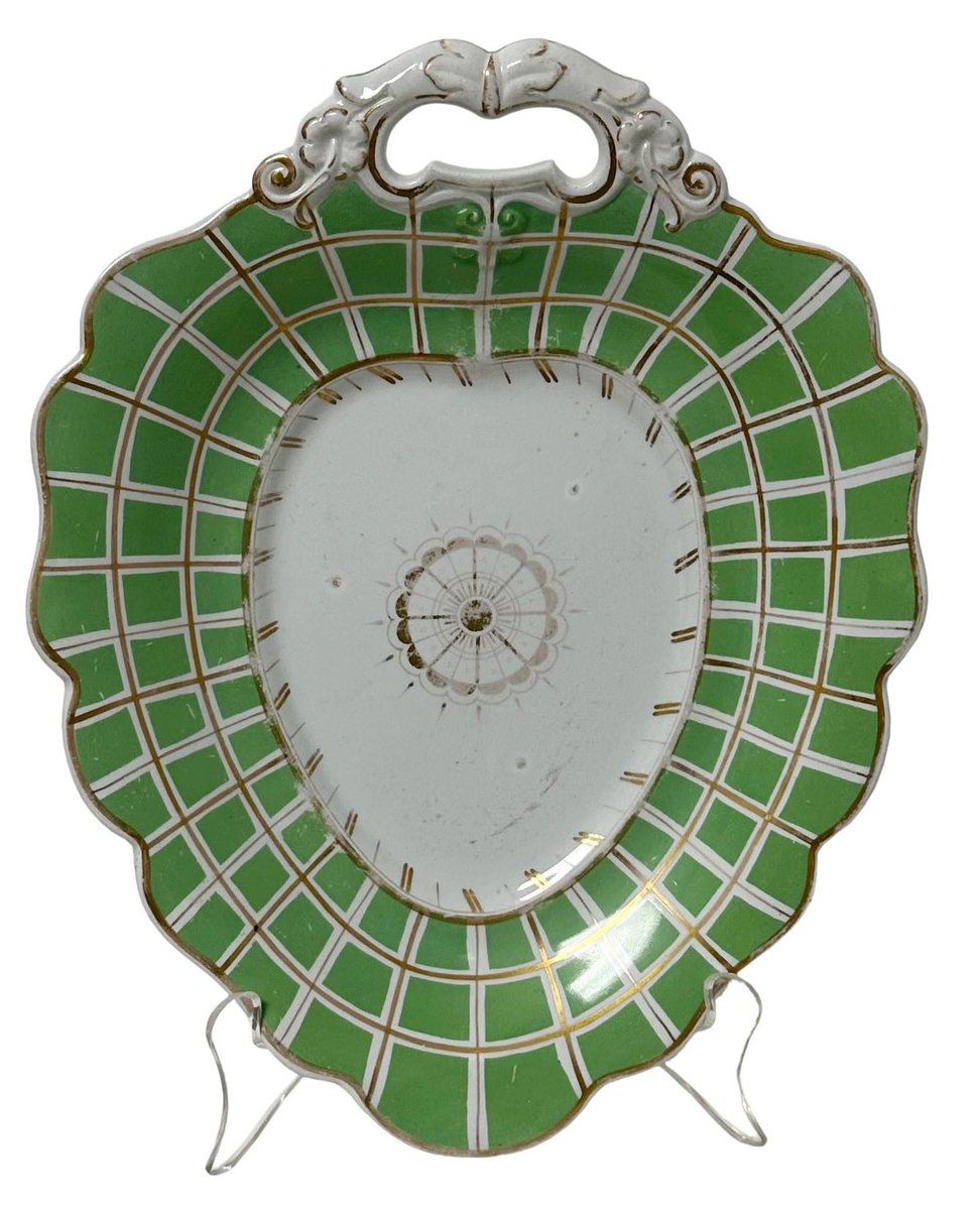 Green and White English Plate

l8r.it/x4E8

#brennervaldezantiques #1stdibs #1stdibsdealer #greenandwhiteplate #dessertplate #englishporcelian #antiqueplate #englishantiques #antiqueenglishplate #antiqueshop #antiquesdealer #antiquegallery