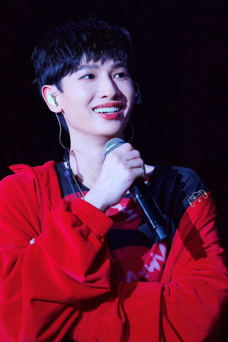Iam2_dot_'s tweet photo. ૮ ･ ﻌ･ა
20.04.24

𝙏𝙝𝙚 𝙨𝙩𝙖𝙧𝙨 𝙡𝙤𝙤𝙠𝙚𝙙 𝙙𝙤𝙬𝙣 𝙖𝙣𝙙 𝙨𝙩𝙖𝙧𝙩𝙡𝙚𝙙.

#BABII247Concert
#OffGun #ออฟกัน
@AtthaphanP 
#GunAtthaphan #กันอรรถพันธ์
#KKXGUNGUNJPGs https://t.co/5HvOhxOTyX