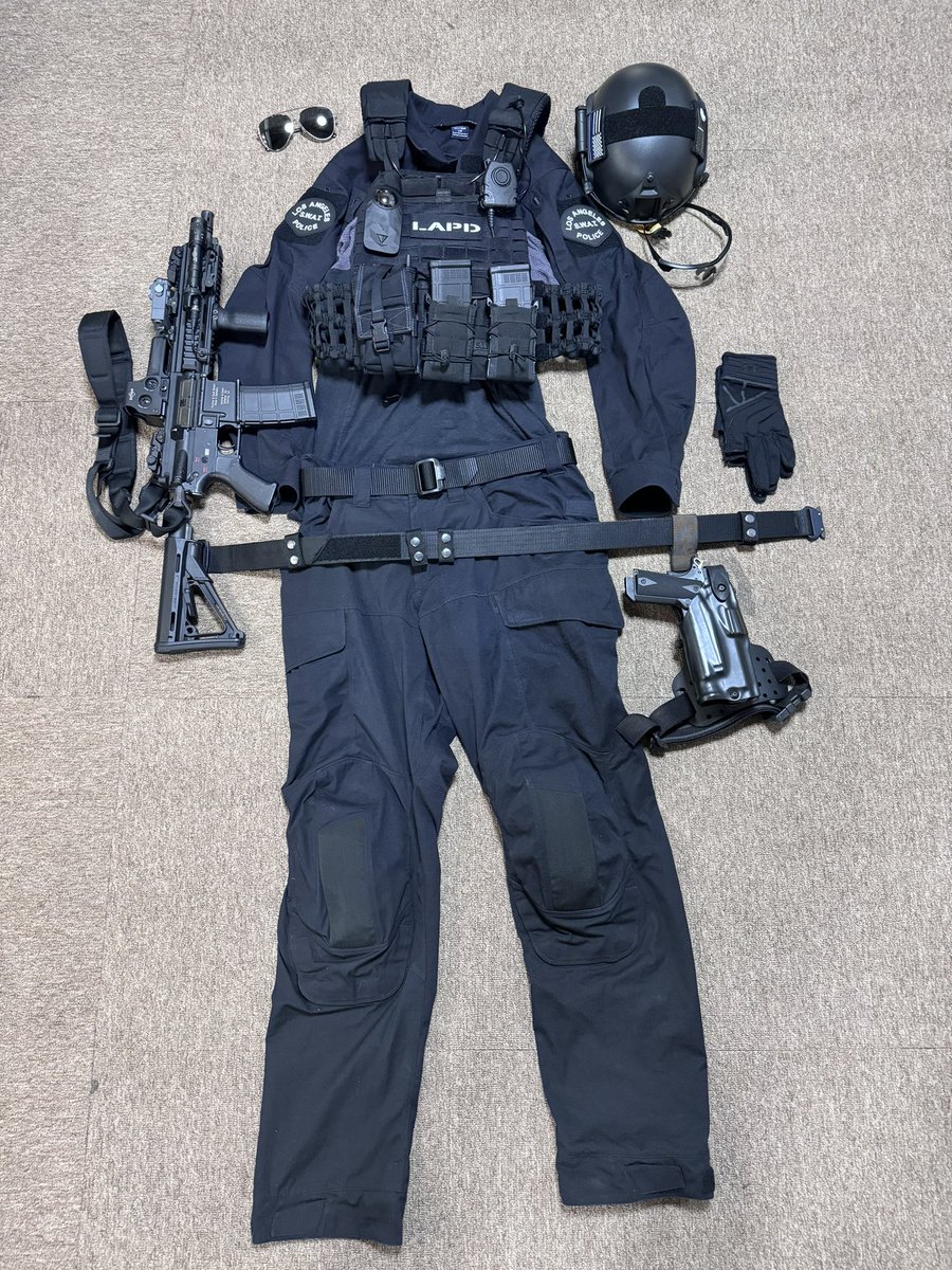 装備開き難しい🥺🥺🥺
S.W.A.T.CBS Seasen1 タン装備です
#SWAT
#LAPD
#LE装備