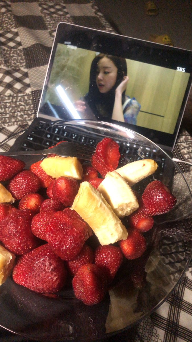 that girl tweet media