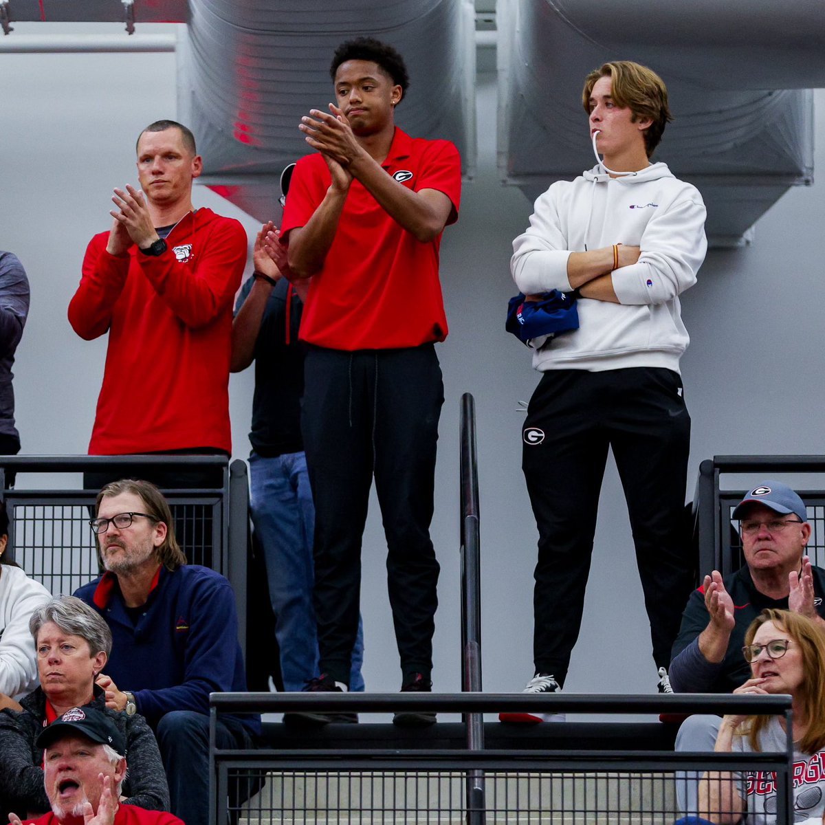 Dawgs support Dawgs 🤝 Congrats to @UGAWomensTennis for winning their 10th SEC Tournament title‼️ #HeartTeam // #GoDawgs