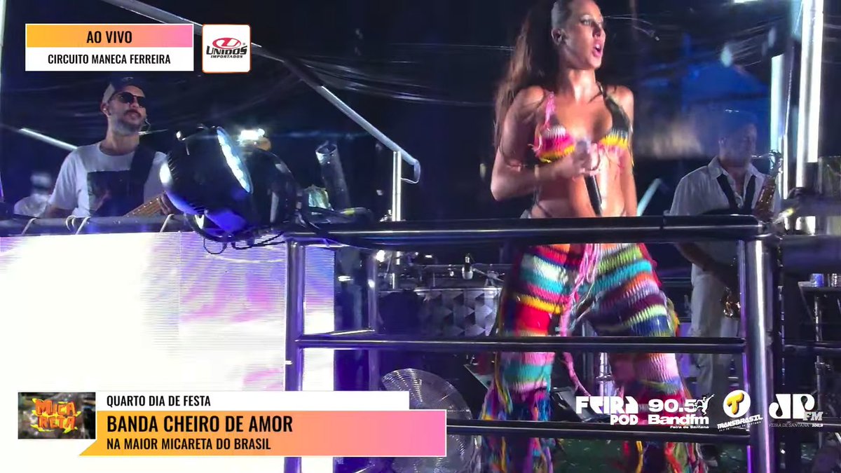 FeiraPod's tweet photo. "Explode Coração", Banda Cheiro de Amor, faz sua apresentação no último dia da micareta em Feira de Santana!
#MicaretadeFeira https://t.co/W9aecO80y8