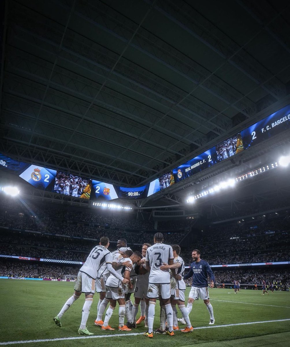 theMadridZone's tweet photo. What a team. 
What a stadium. 
What a club. https://t.co/tVFjDlc8hw