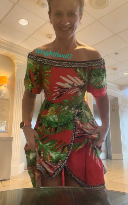 Had some fun flashing in public 🤭 do you think I was caught? 💕  Yes, there is a vid &amp; y&rsquo;all know where<a href="/tag/tbt"class="tags"><span>#tbt</span></a>