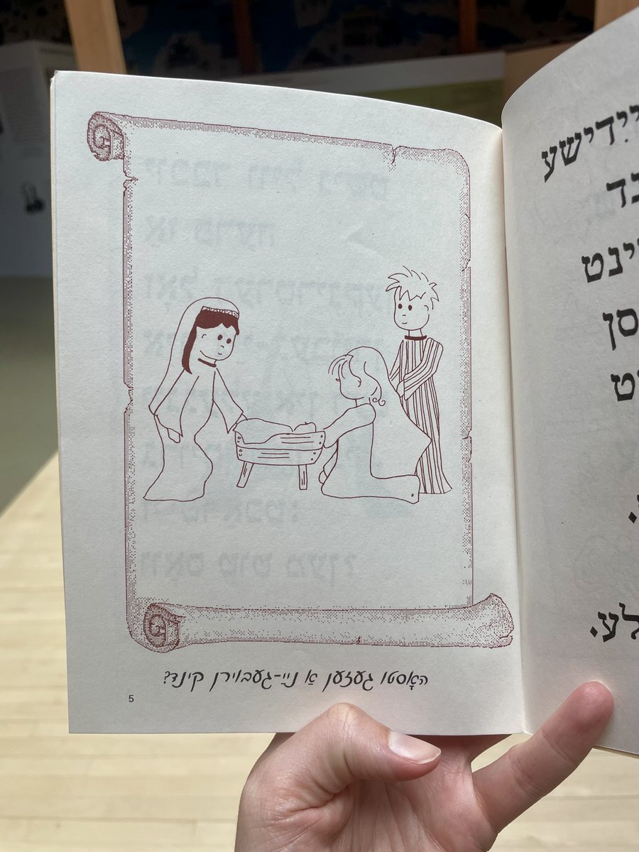 Pesach begins tomorrow evening so here's a lovely kid's edition of the holiday story, written by Bobbi Zylberman with illustrations by Naomi Burstin, and published in 1992 by the Melbourne-based Koala Publishing Company. A zisn peysekh!