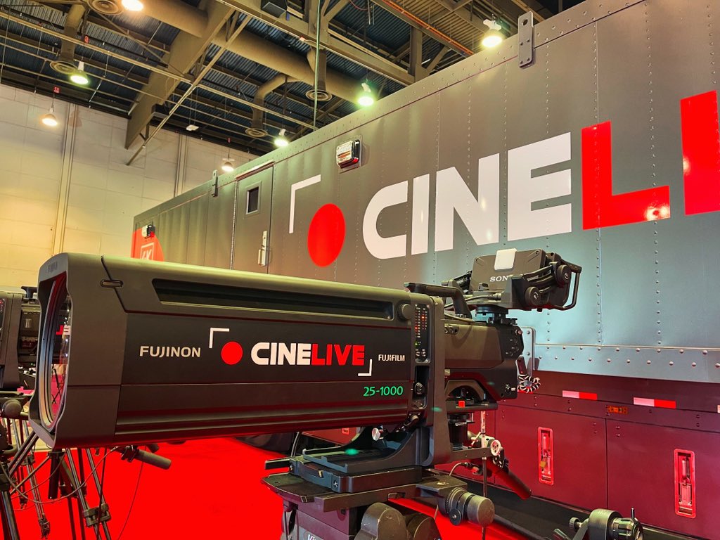 PRONEWSsecond's tweet photo. CINELIVEは、ライブやスポーツ中継に最適化され放送業界でおなじみのUIUXで「シネマティックスタイル」を実現。中継でも映画のようなシーンを提供する。合わせて4K HDRシネマティック・ブロードキャスト・トラックも新発表。

 #NABshow #NAB2024 #PRONEWS #fujifilm #hzk251000 #sony #cinelive https://t.co/r25HMSbBAX