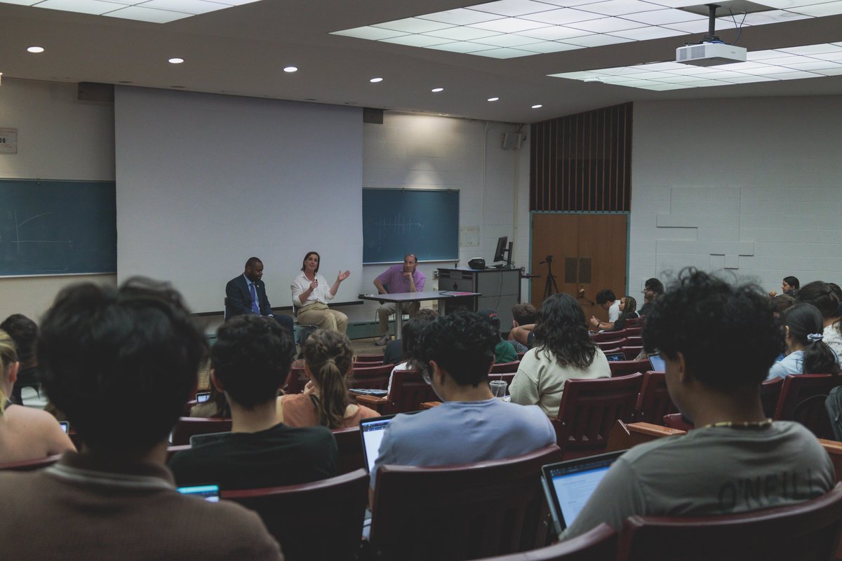 Excited to empower the future of public service at @JohnsHopkins! Huge thanks to Dr. Beilenson for inviting me & @embry4delegate to share insights with his class on Public Policy & Health Equity. Let's continue these critical conversations with our emerging leaders.