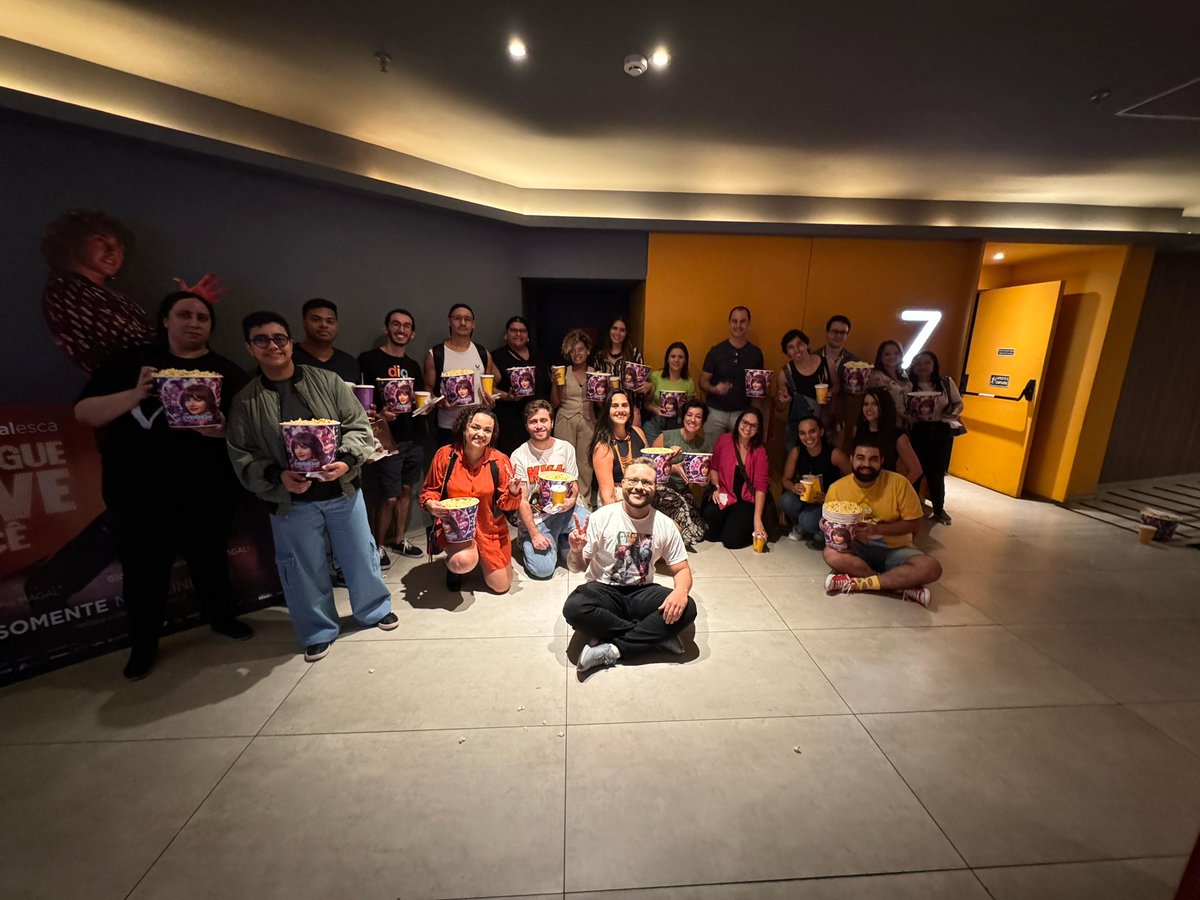 felipemabrantes's tweet photo. Não bastou fechar uma sala do @CinesystemBR pra assistir #EvidênciasDoAmor com os sócios do @faclube_ e do @serlivrejr, tínhamos que fazer #SeusPlanos passar na telona também! https://t.co/imfYqGCm09