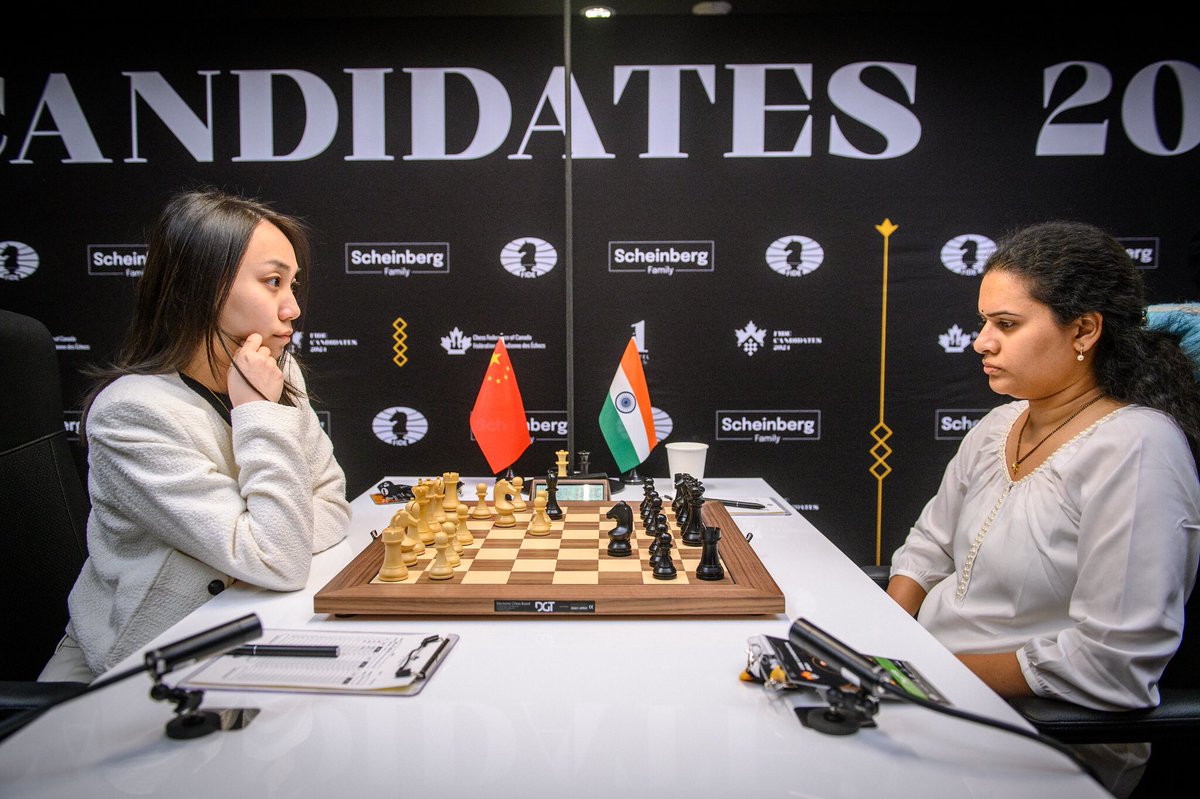 chesscom_in's tweet photo. HUMPY OP!! ๐
Indian legend, GM Koneru Humpy ๐ฎ๐ณ wins her last round at the FIDE Womenโs Candidates! ๐
@koneruhumpy beat GM Leo Tingjie ๐จ๐ณ with the Black pieces to clinch joint 2nd place!
#Chess #Chesscom #ChesscomIndia #KoneruHumpy #Humpy https://t.co/GOBNfg6FSe
