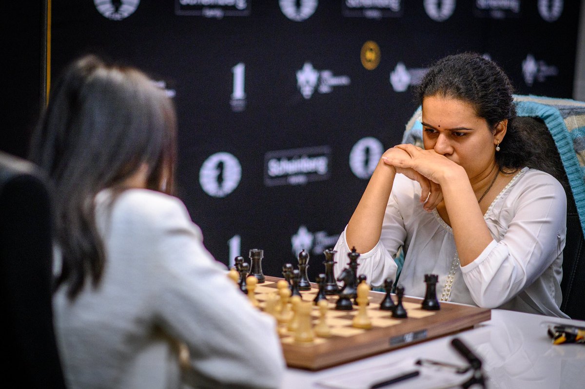 chesscom_in's tweet photo. HUMPY OP!! ๐
Indian legend, GM Koneru Humpy ๐ฎ๐ณ wins her last round at the FIDE Womenโs Candidates! ๐
@koneruhumpy beat GM Leo Tingjie ๐จ๐ณ with the Black pieces to clinch joint 2nd place!
#Chess #Chesscom #ChesscomIndia #KoneruHumpy #Humpy https://t.co/GOBNfg6FSe