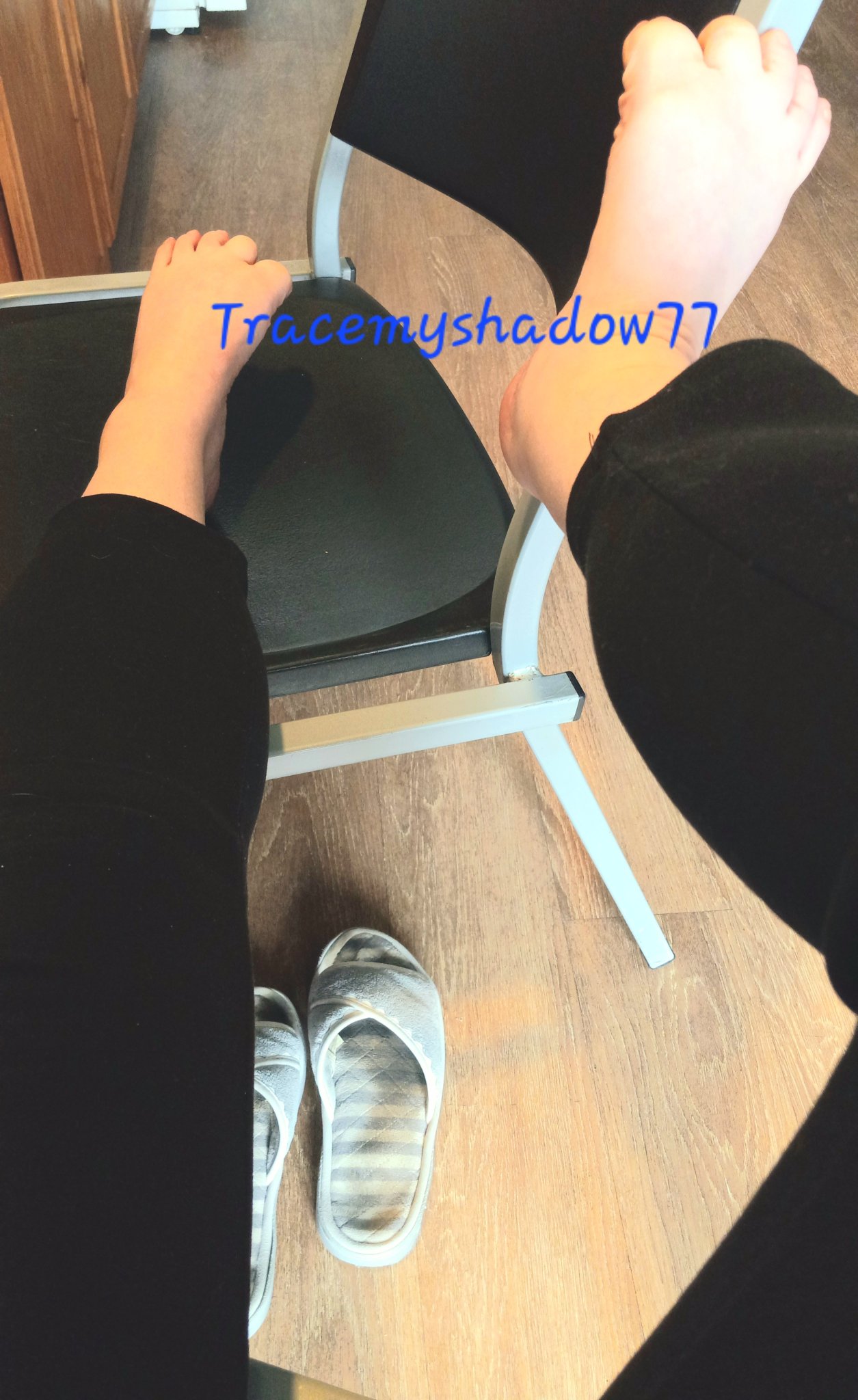 Motel chair feet are the best lol I make customs here 👇🏼https://t.co/jYfIdBN6QH I love when you tip and appreciate me in easy fun ways HERE too👇🏼https://t.co/HLaaBVZRFK feet customs💞 Feet pics💙 Feet vids💜 Tease💔 Noface❤️‍🔥 https://t.co/5Rl2ptBSLQ