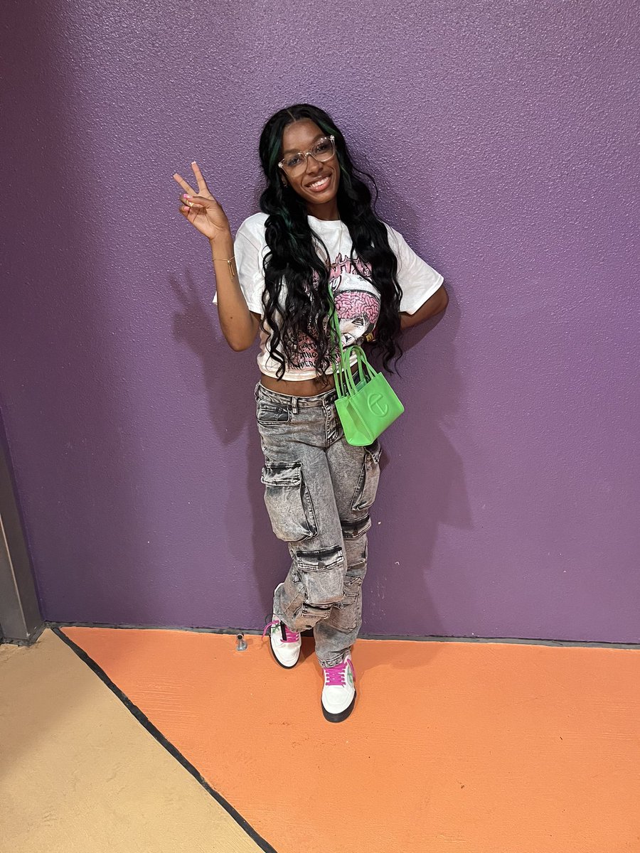 unique_pringle's tweet photo. #GradBash2k24 https://t.co/oWWrfea65m