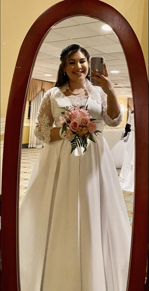 Puanani322's tweet photo. A year ago today was my daughter @cloutt_m ~ Debutante Ball 👑 It was an amazing night and she looked absolutely Beautiful💞 #MemoryPics https://t.co/GIcgvidLit