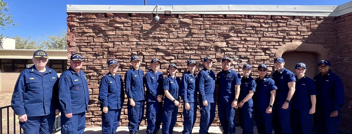 #USPHS leadership ADM Rachel Levine, @HHS_ASH & RDML Richard Schobitz, Dir. of @USPHSCC HQ joined @IHSgov on several site visits focused on tribal health. Pictured here w/ local Public Health Service officers after meeting Tuba City Regional Health Care leadership.