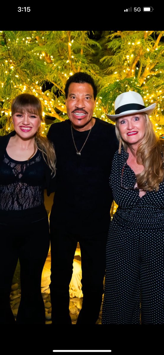 Thank you for an amazing evening <a href="/kellyclarkson/">Kelly Clarkson</a> and <a href="/LionelRichie/">Lionel Richie</a>