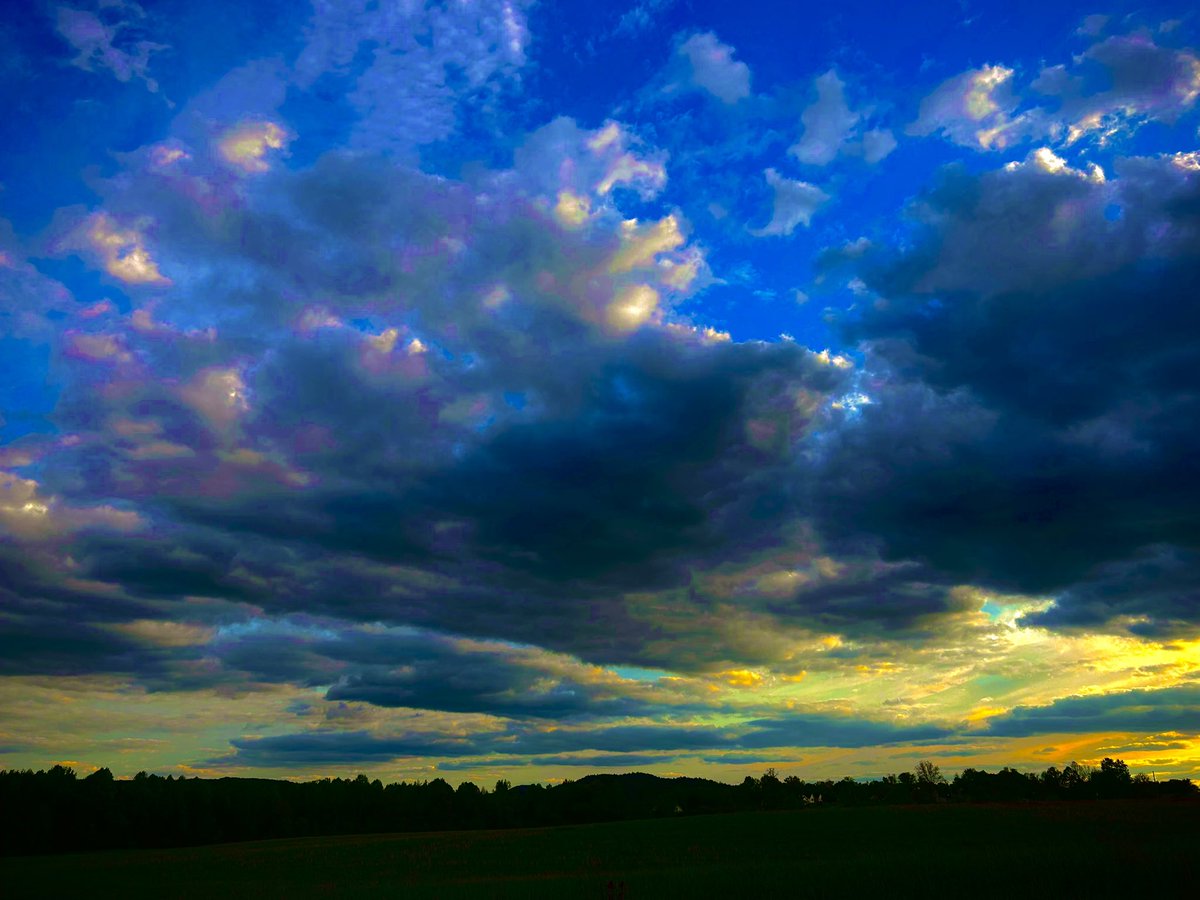 A golden sunset this evening @JimWKYT @Kentuckyweather