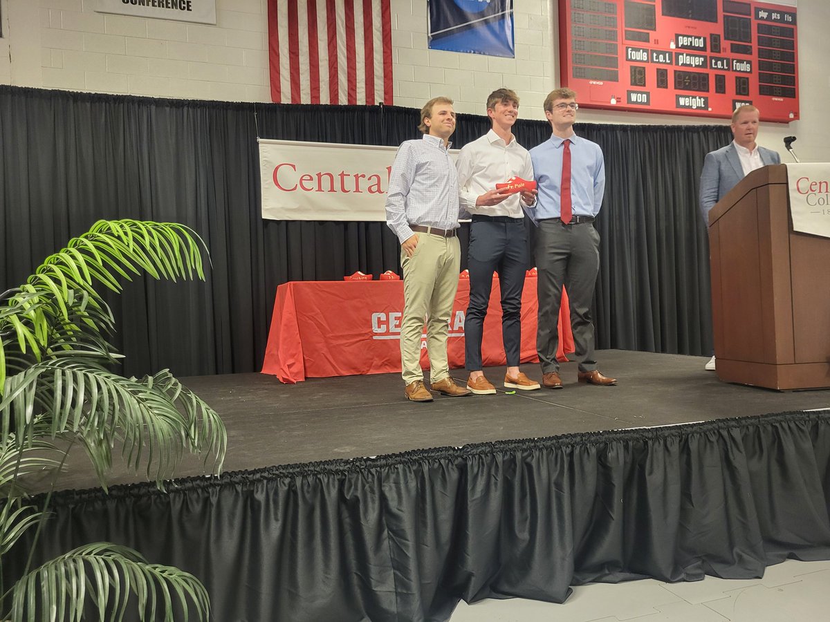 Freshman Athletes of the Year! Olivia Bohlen #multis @DutchXCTF & Jack Brown #distance @DutchXCTF