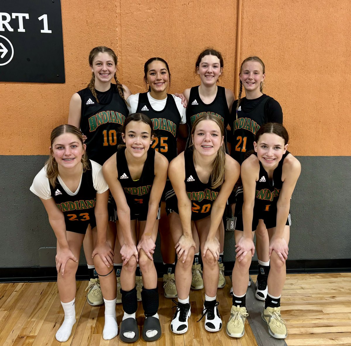 IBCWBB15U3SSB's tweet photo. These ladies did amazing at @SelectEventsBB The Clash going 4-0!! We had a great time in Cinci &amp; can’t wait to get back next weekend! @IndianaEliteWBB @M14hoopsindy 

@brooklyncrim25 @Bella_Ramsey3 @Havenflagle0 @Halle_Daniels3 @EllieSmalligan @Ray_Ray2028 @MStoops8 @EllaBurl2028 https://t.co/HRF2WvDxTr